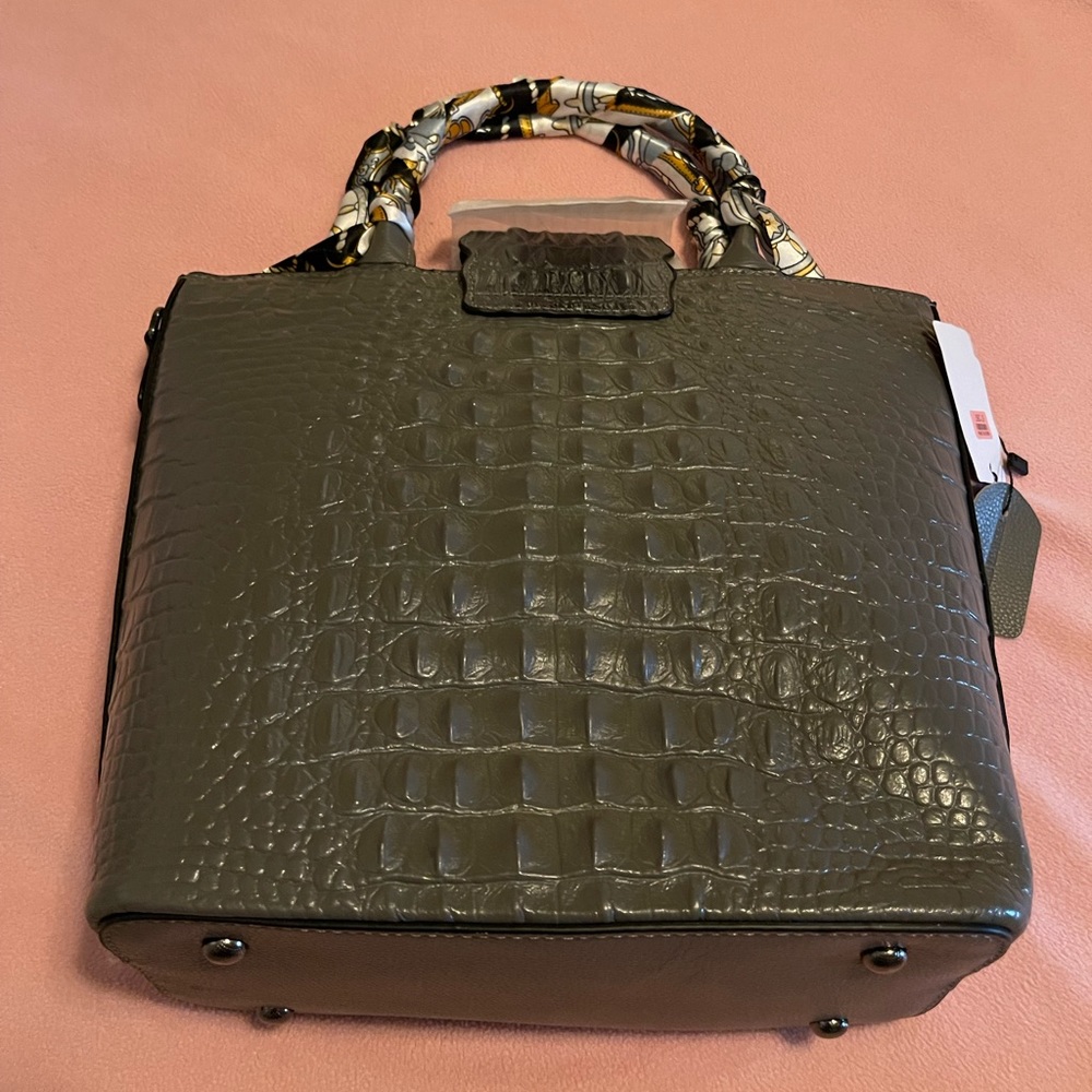 Double handled tote - Gray with fully zippered closure - 2 accent scarves